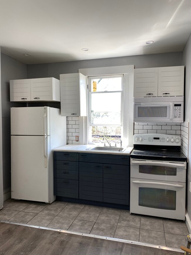 Kitchen - 4500 N Front St