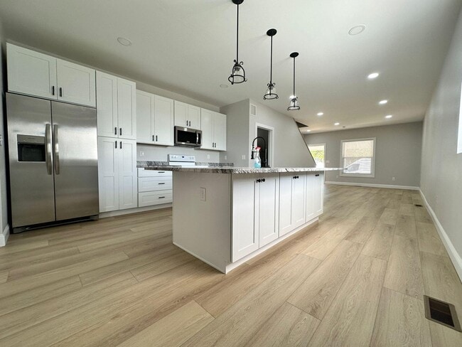 Foto del edificio - 7945 High St