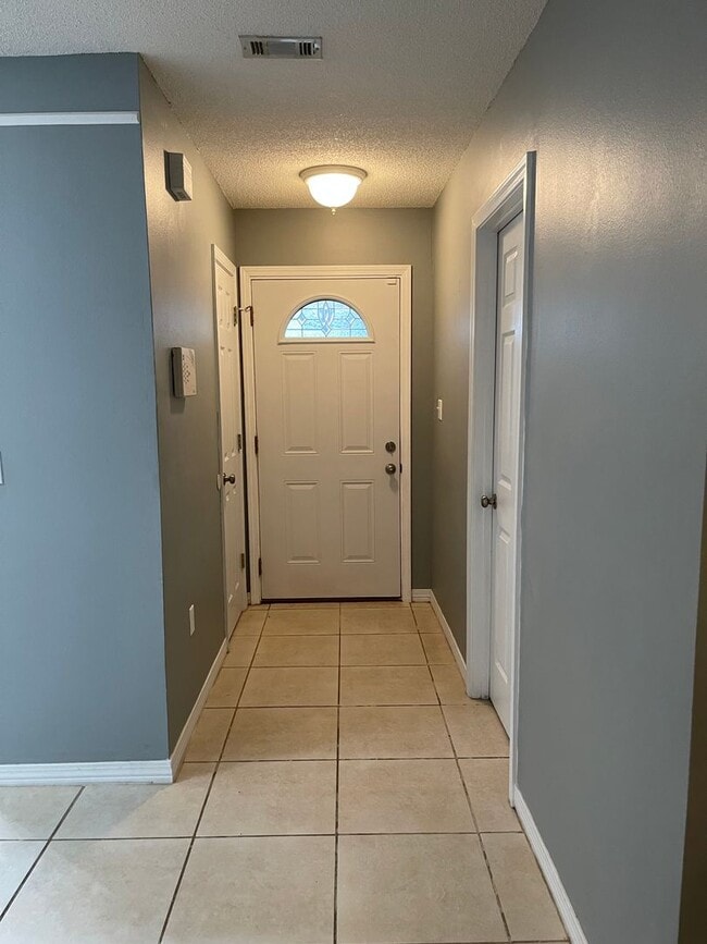 Building Photo - Beautiful 3 Bedroom Home in Fort Walton Beach
