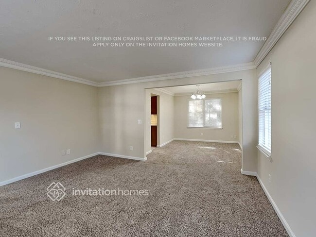 Building Photo - 2640 Woodside Dr