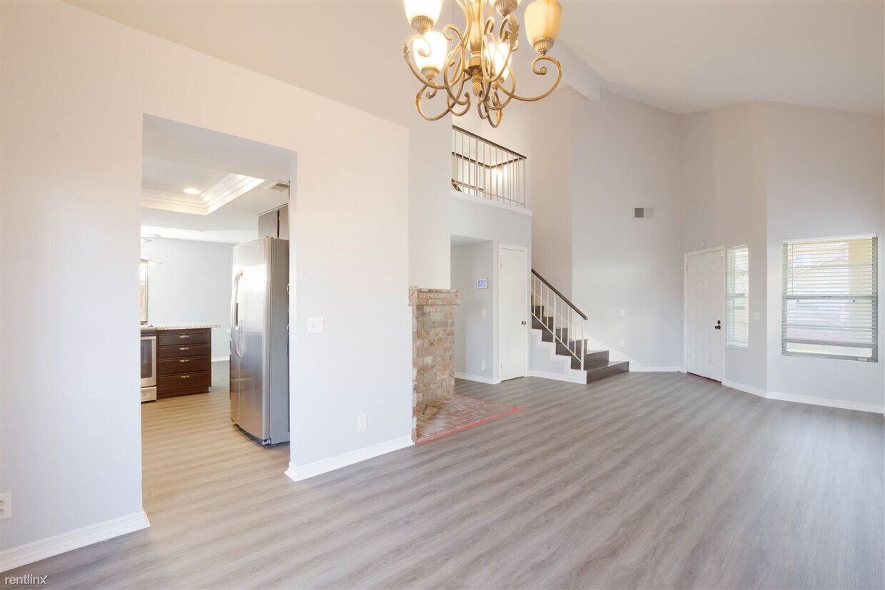 Foto principal - 3 br, 2 bath House - 45308 Esmerado Court
