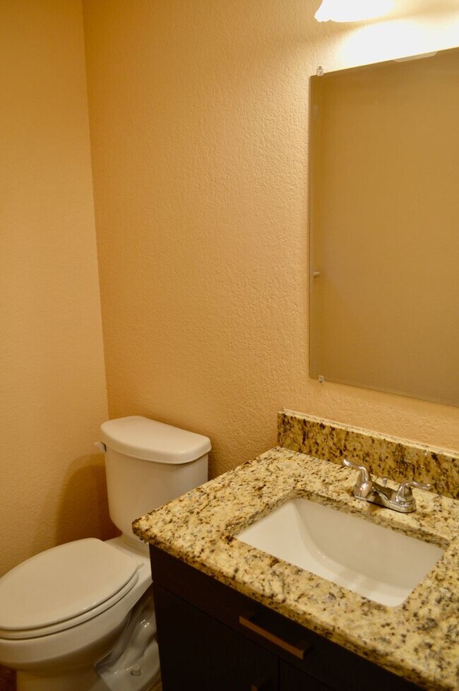 Foto del edificio - Beautiful 3 bed 2 bath home in a quiet nei...