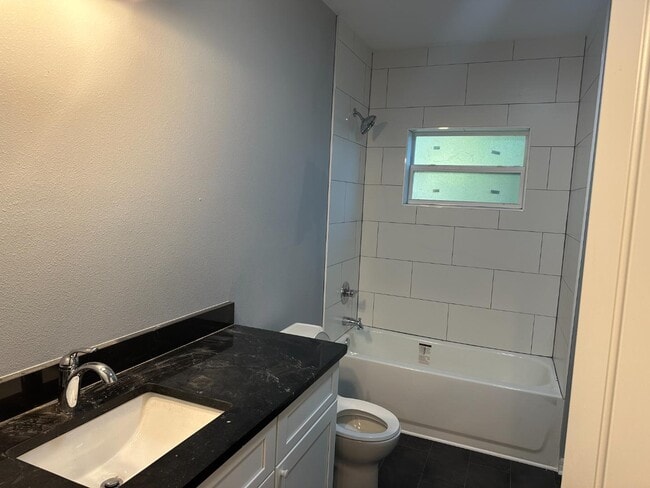 Foto del edificio - 105 N Davis St