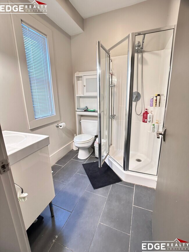 Foto del edificio - 11 Greylock Rd