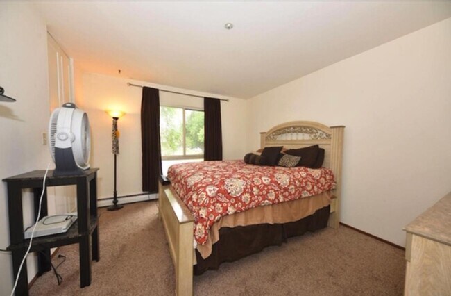 Master bedroom - 4117 W Rivers Edge Cir