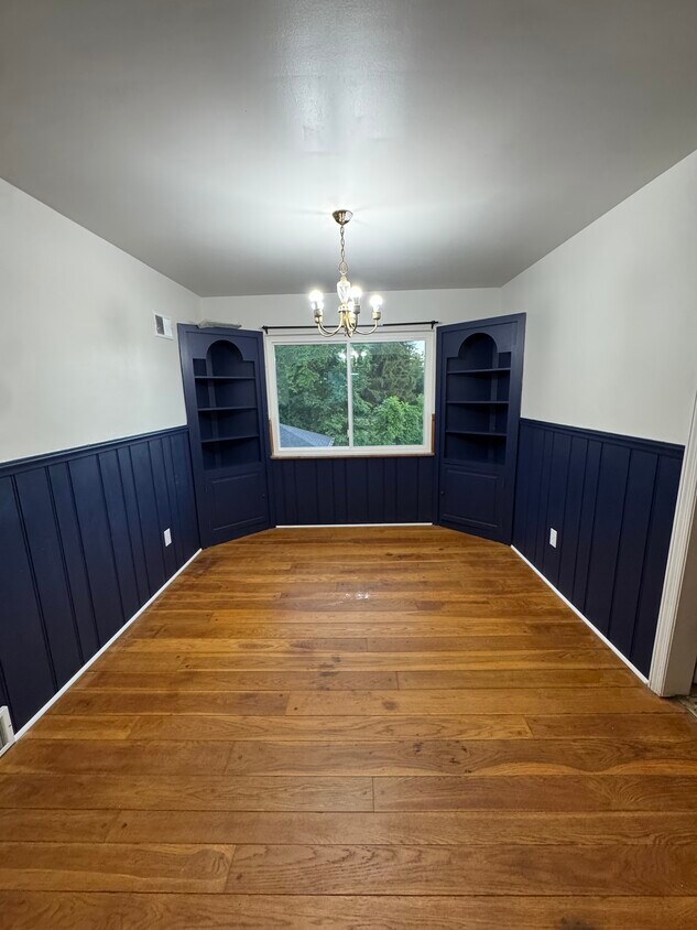 Dining Room - 3903 Kirkup Ave
