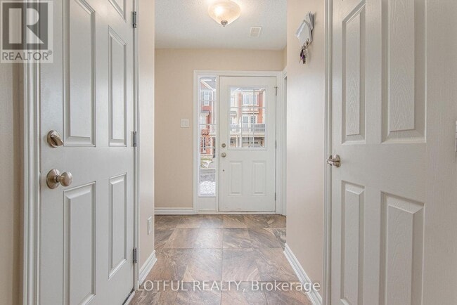 Building Photo - 609 Foxlight Cir