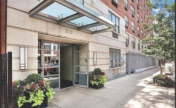 Building Photo - 516 W 47th St