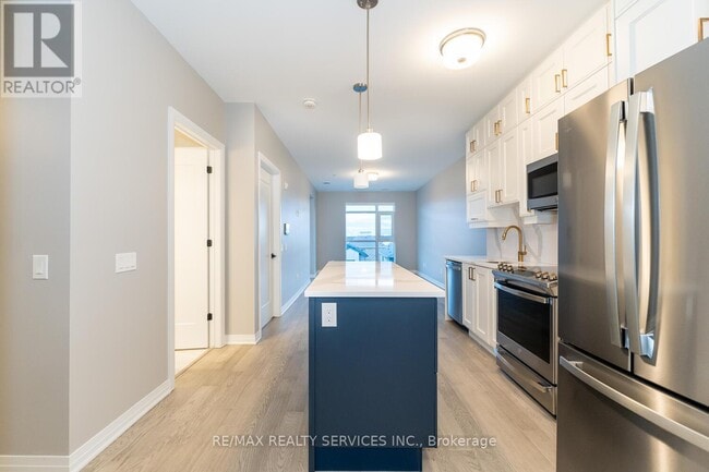 Building Photo - 460-460 Gordon Krantz Ave