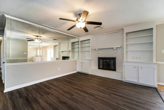 Building Photo - 445 N Canton Club Cir