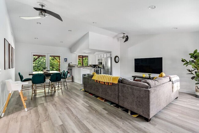 Building Photo - Beautiful fully furnished 3 bedroom home in Palm Springs (Monthly Only - No Long Term)