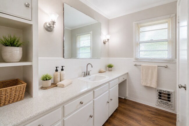 Foto del edificio - 2400 Hampstead Ln