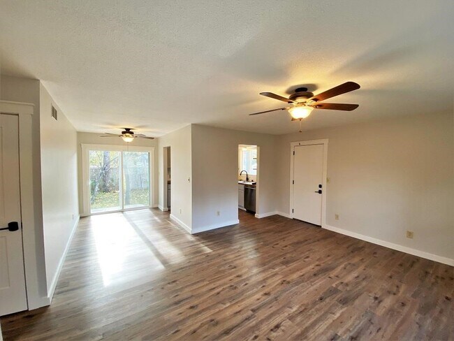 Building Photo - 2211 Barto St