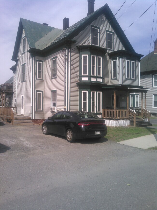 Building Photo - 123 Pleasant St