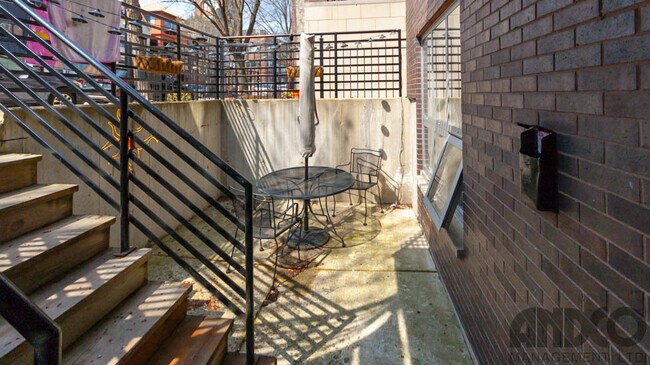 Foto del edificio - 2543 N Southport Ave