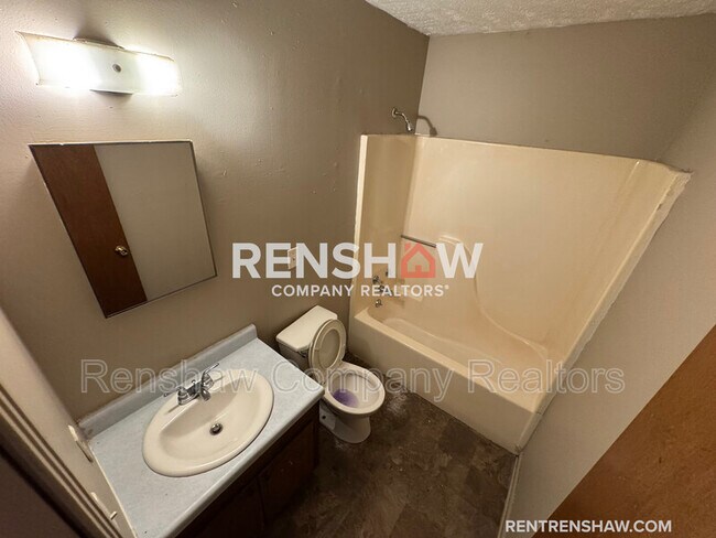 Foto del edificio - 315-319 Bond Ave