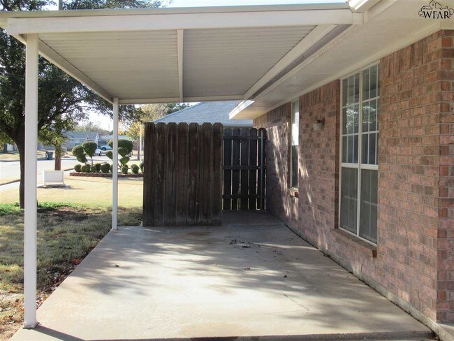 Foto del edificio - 4114 Latricia Ln