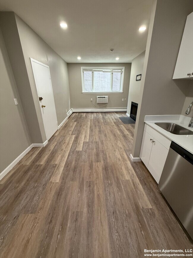 Building Photo - 50 Evergreen St