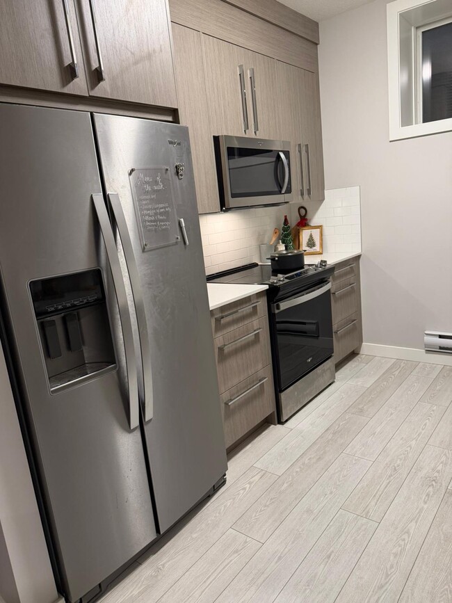 Kitchen - 253 Creekside Dr SW