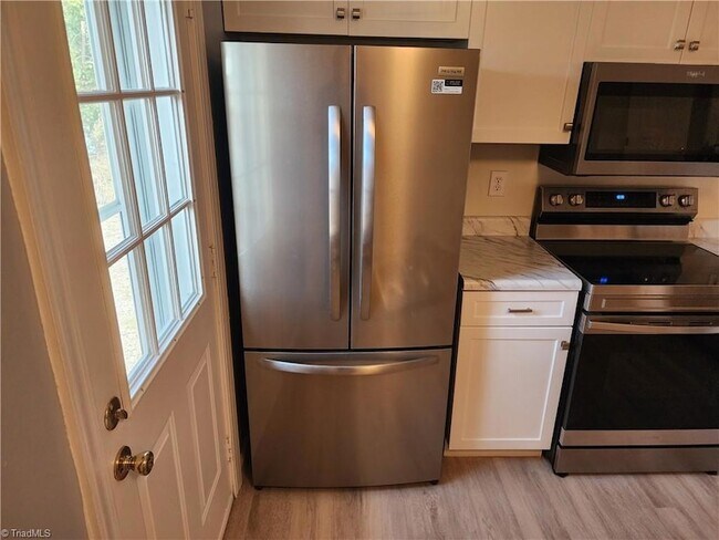 Foto del edificio - 148 Churchill Ln