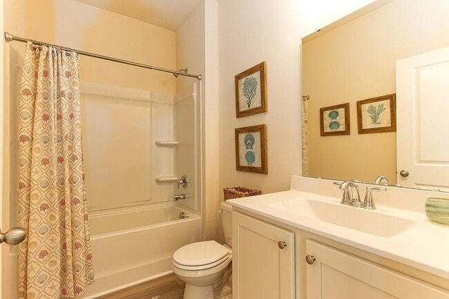 Building Photo - 1087 Sennema Cir