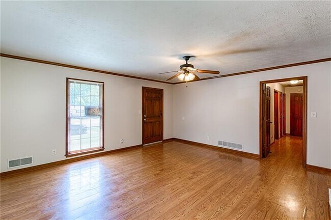 Building Photo - 2938 Powder Springs Rd SW