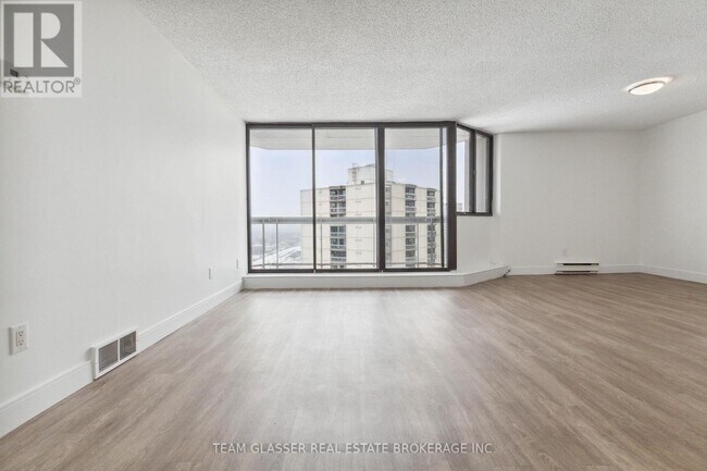 Building Photo - 340 Colborne St