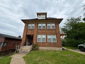 Building Photo - 42 Warren St