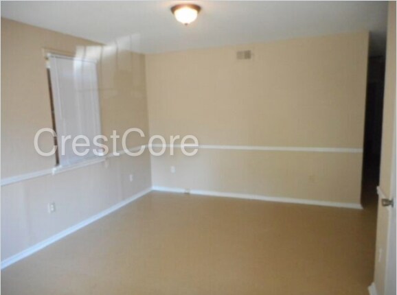 Building Photo - 692 Hazelwood Rd