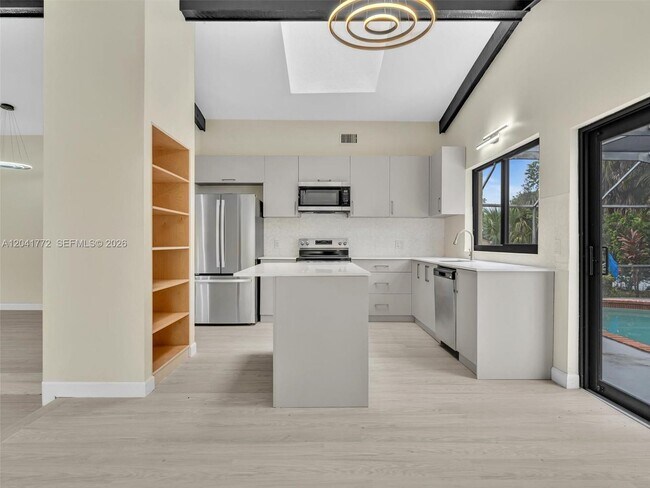 Foto del edificio - 8813 Paradise Ct