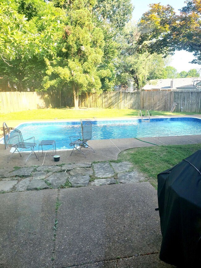 Foto del edificio - 7849 Meadow Trail Dr