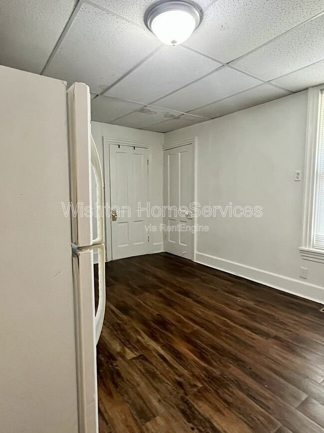 Building Photo - 322 S Madison St