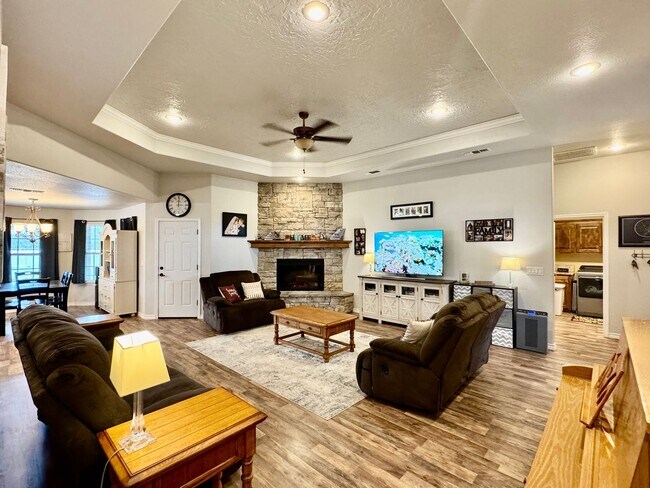 Foto del edificio - 3313 Northglen Dr