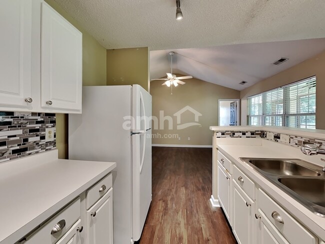 Foto del edificio - 1103 Poplar Ridge Rd