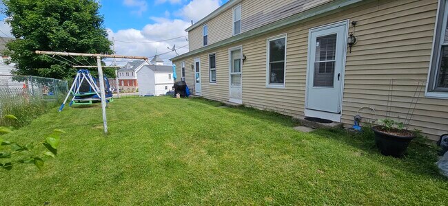 Building Photo - 23 Maple Street Anx