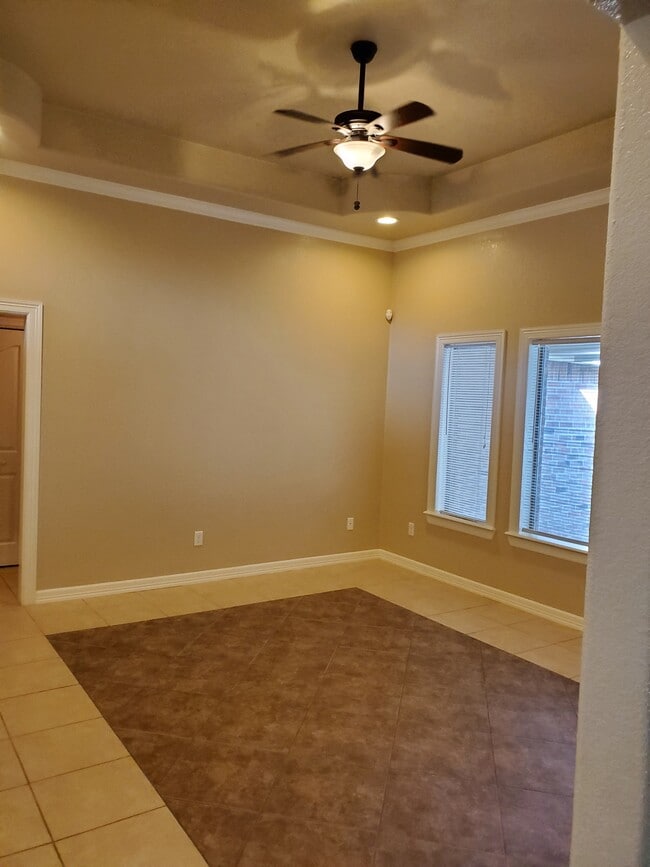 Building Photo - 1813 Treasure Oaks Dr