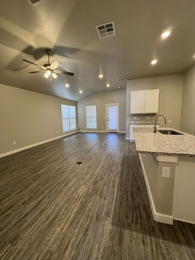 Building Photo - 4 Bedroom in Harvest