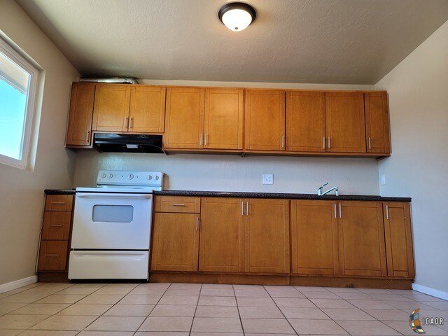 Primary Photo - 590 El Centro Ave