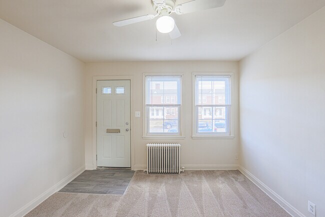 Building Photo - 923 Stoll St