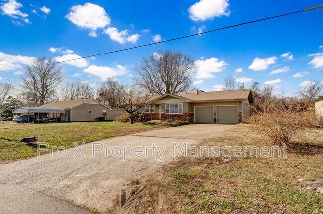 Building Photo - 5431 N Lakewood Dr