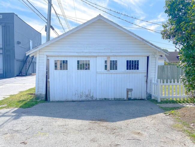 Building Photo - 1106 S Buckeye St