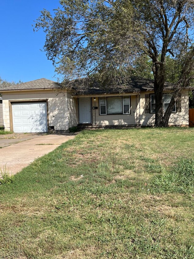 Foto principal - 1818 E Owen K Garriott Rd