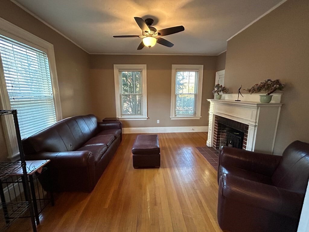 Primary Photo - 102 Pond St