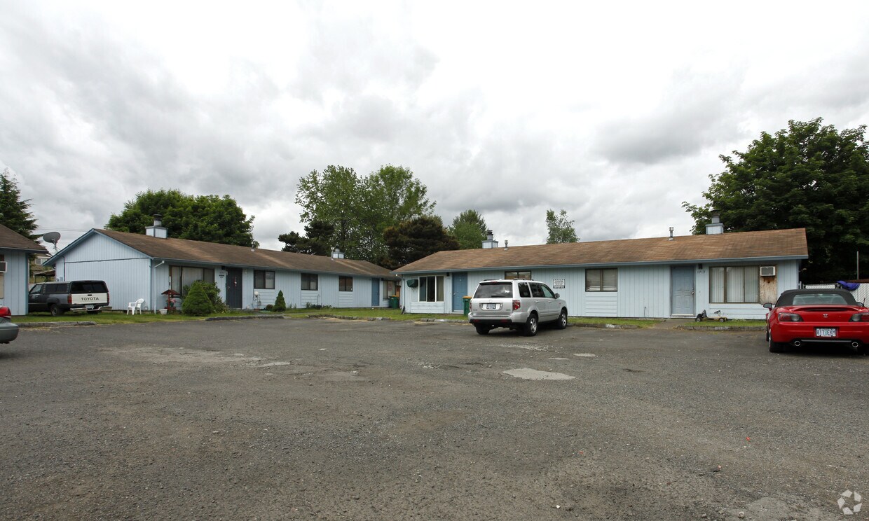 Foto principal - 1691-1717 NE 230th Ct