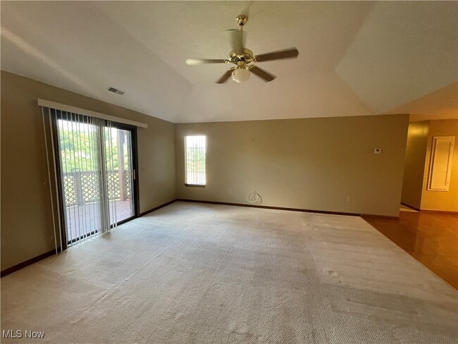 Building Photo - 8591 Scenicview Dr