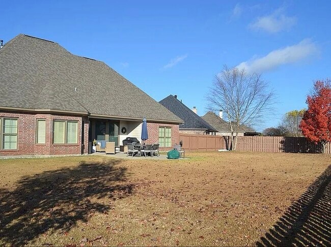 Huge Backyard with no neighbors ! (private and peaceful) - 9525 Rochel Dr