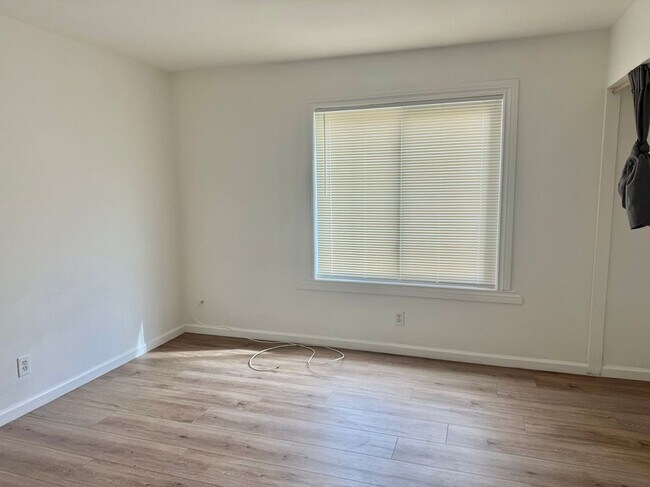 Foto del edificio - 1735 E Washington St