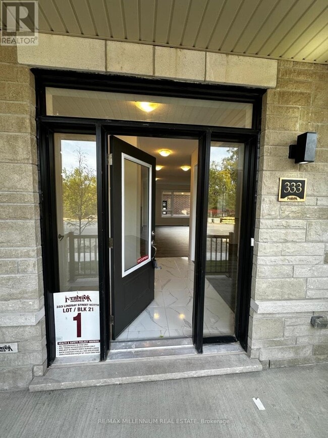 Building Photo - 333 Lindsay St N