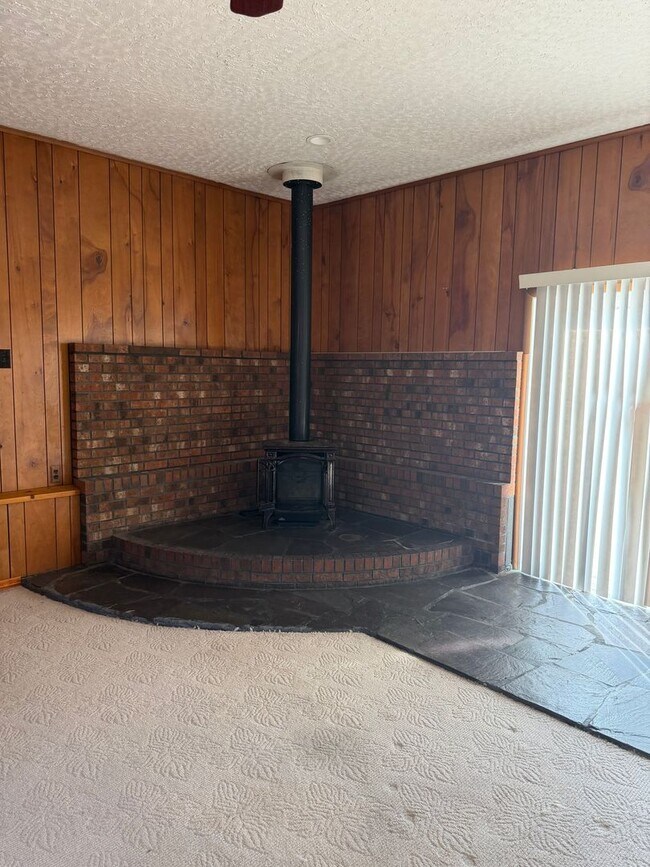 Foto del edificio - Spacious 4-Bedroom Gem in Desirable Galloway – Ready to Move In!