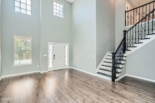 Foto del edificio - 5 br, 4 bath House - 12404 Fairlawn Drive ...